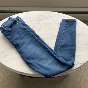 NWOT-Nicole Miller SoHo  High rise ankle skinny jeans. Size 8.